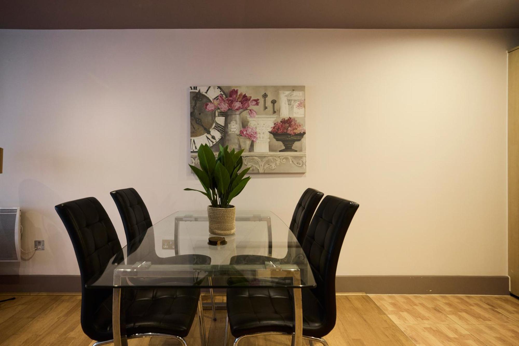 The Vauxhall Hideout - Comfy 2Bdr Flat With Balcony Лондон Екстер'єр фото