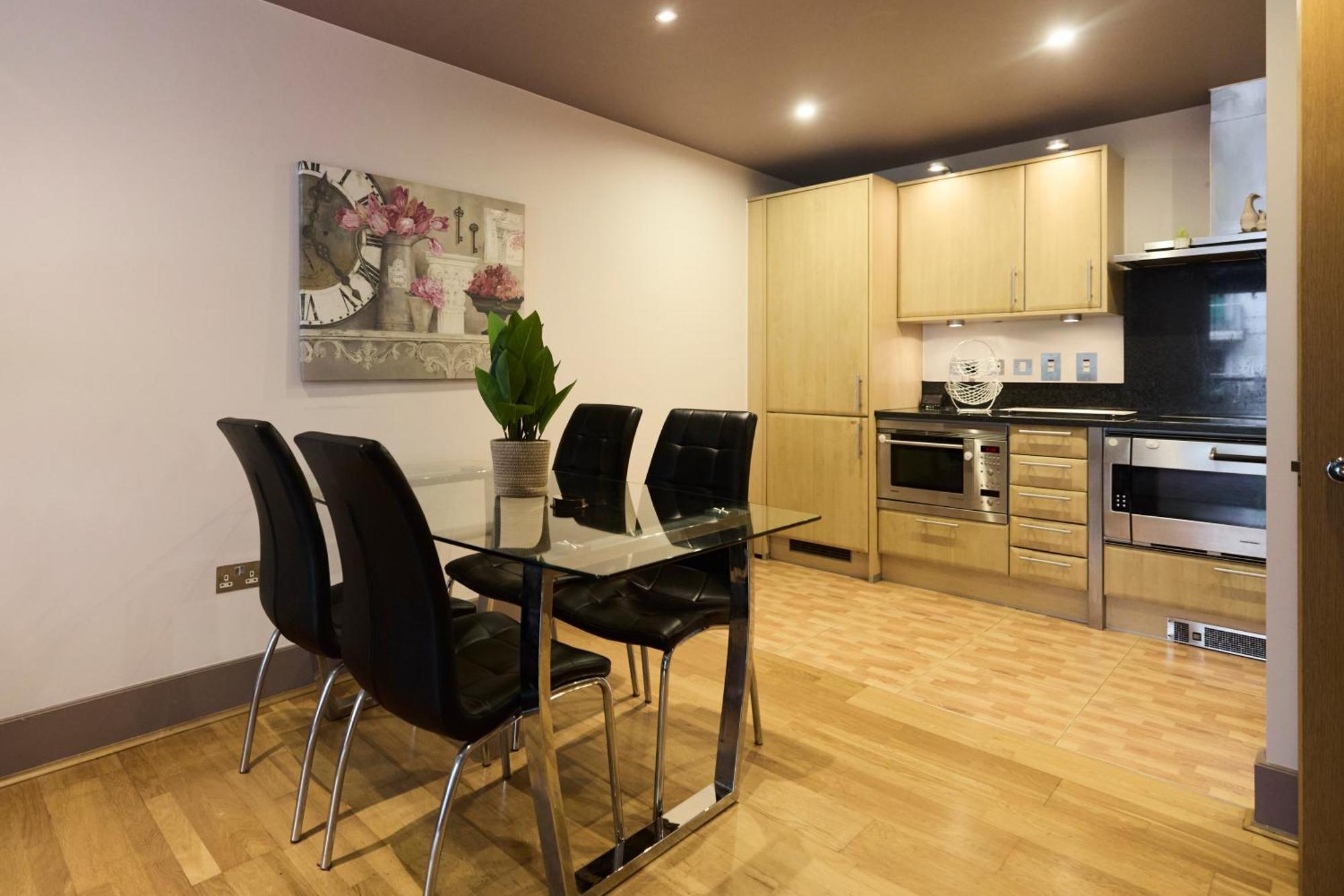 The Vauxhall Hideout - Comfy 2Bdr Flat With Balcony Лондон Екстер'єр фото