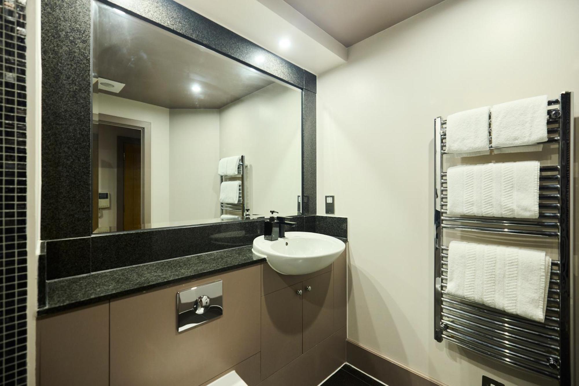 The Vauxhall Hideout - Comfy 2Bdr Flat With Balcony Лондон Екстер'єр фото